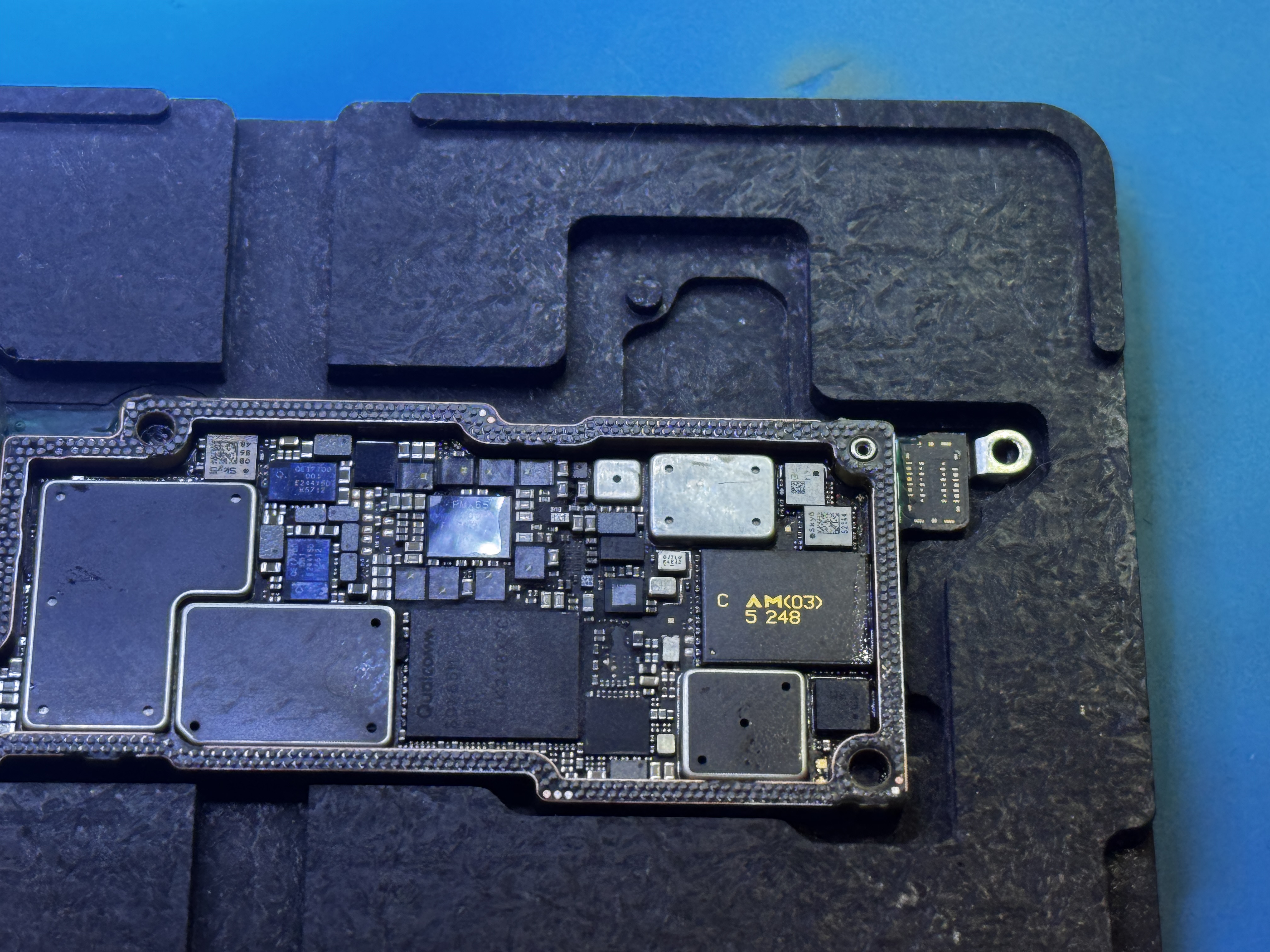iPhone 14 Pro Max logic board