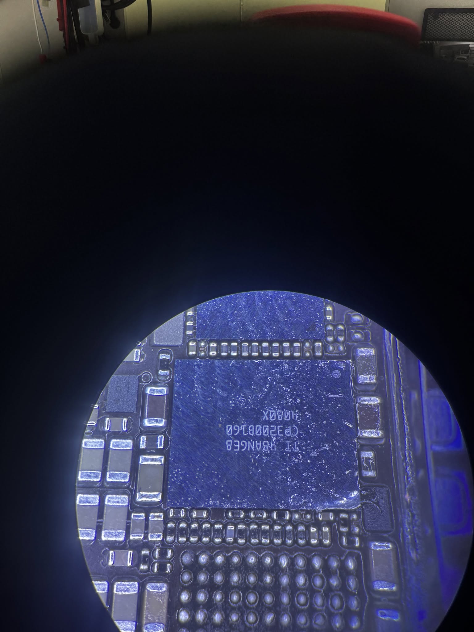 iPhone 16 Pro charging IC