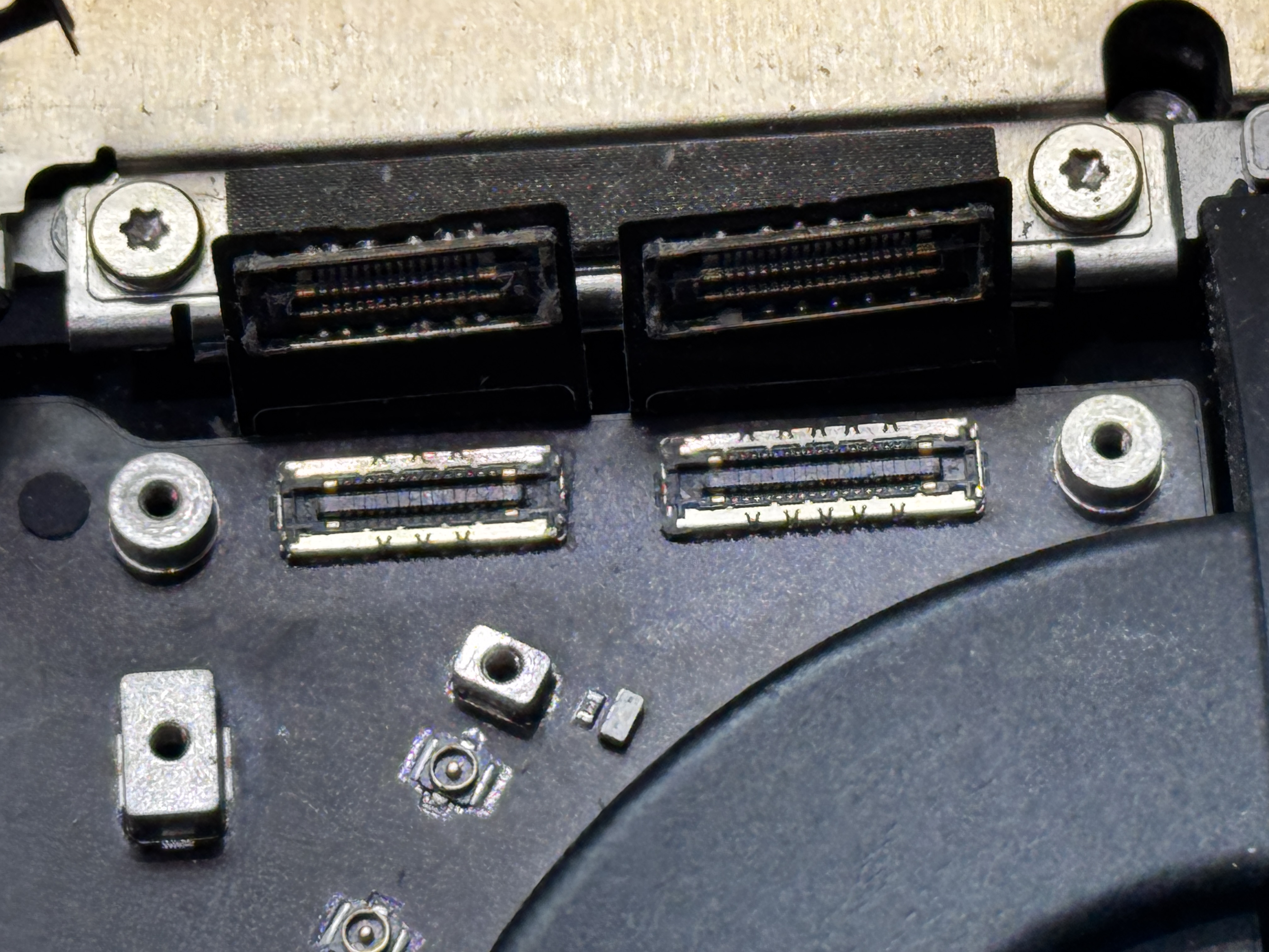MacBook Pro LAS damage и backlight repair